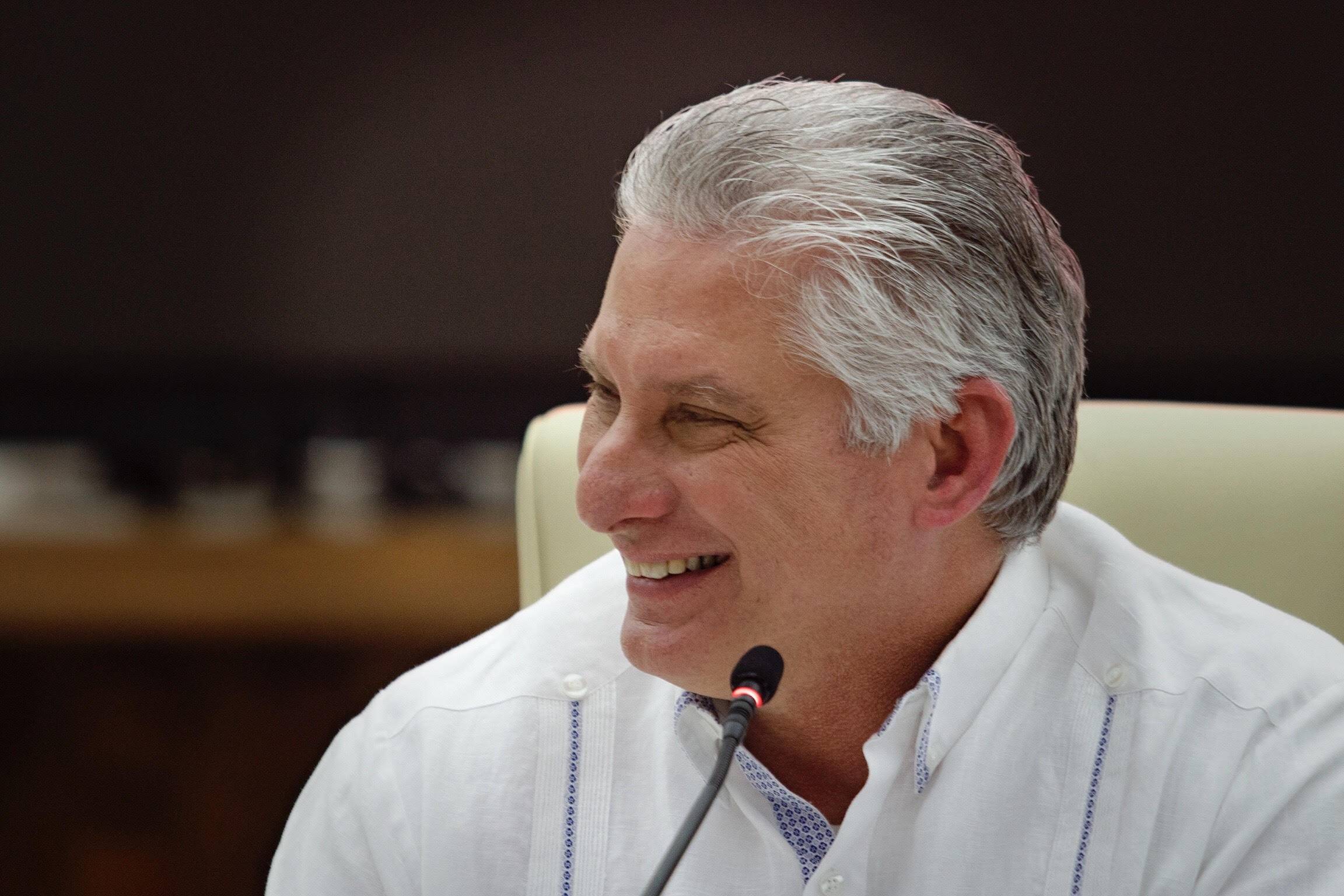 La gratitud y el abrazo sentido a la familia cubana, mensaje de felicitación del presidente Díaz-Canel