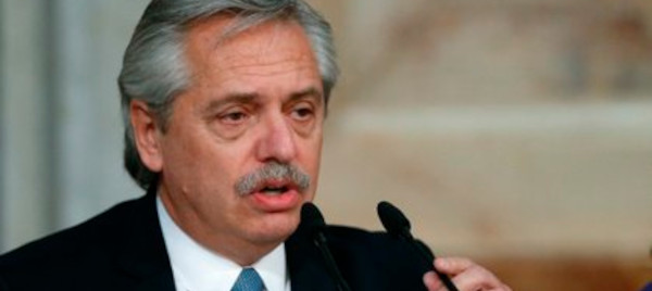 Presidente argentino afirma que luchará para poner de pie a su patria