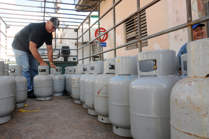 Refuerzan reabastecimiento de gas licuado en puntos de venta
