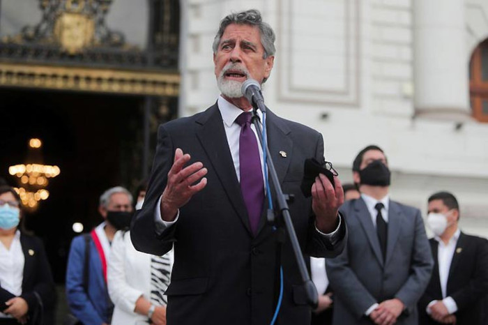 Presidente de Perú condena violencia derechista