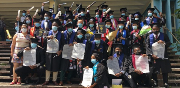 Nuevos graduados extranjeros en la Universidad de Camagüey