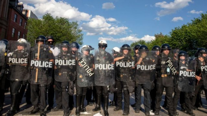 Las manifestaciones contra el racismo y la brutalidad policial no cesan en Estados Unidos. Foto: tomada de bbc.com ¿Reforma policial en EE.UU.?