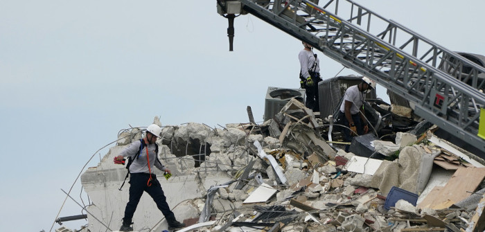 Declara Biden emergencia tras colapso de edificio en Miami