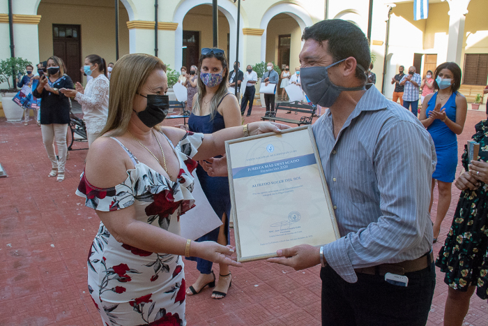 Juristas por calidad en sus servicios y mayor cultura en la población