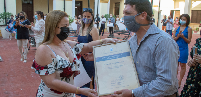Juristas por calidad en sus servicios y mayor cultura en la población