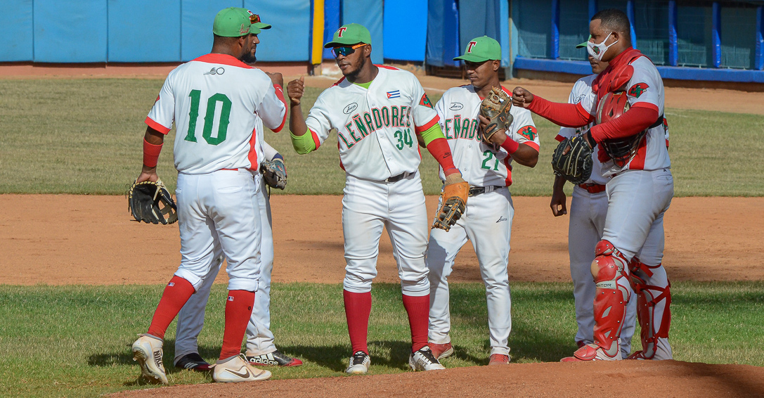 Tuneros blanquean a los santiagueros en Camagüey