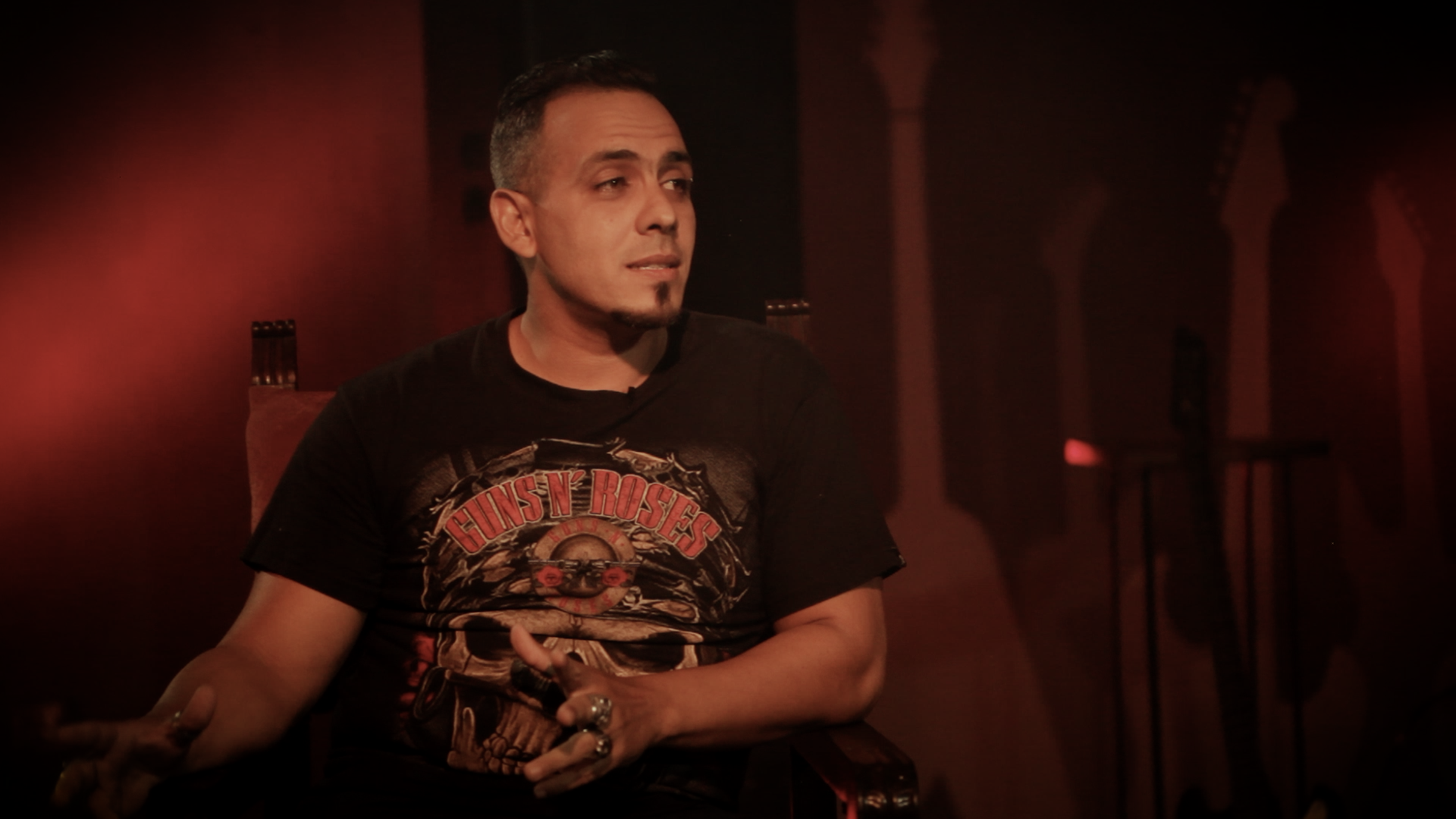 Danger Sarduy, Guitarrista y Director de Desbroce: “Es muy difícil y requiere un grado de persistencia que raya casi en la enfermedad mental porque realmente ser roquero en Cuba y además tener una banda es como ser esquizofrénico o algo así, porque no te puedes contener y te dicen que vas a fracasar, pero lo hacemos. Los metaleros y los roqueros somos así: rebeldes, a veces sin causa, otras con causa y con razón, y siempre estamos al pie del cañón de lo que consideramos que es correcto”.
