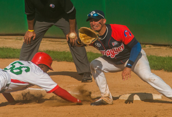Leñadores vencen a los Toros en el primer duelo de pretemporada