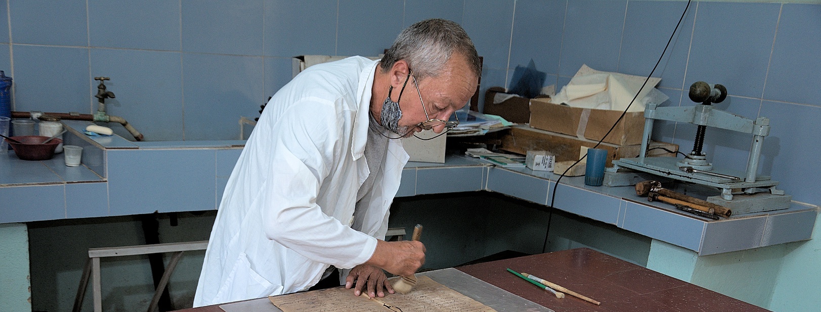 Reconocen importancia de la recuperación de documentos históricos