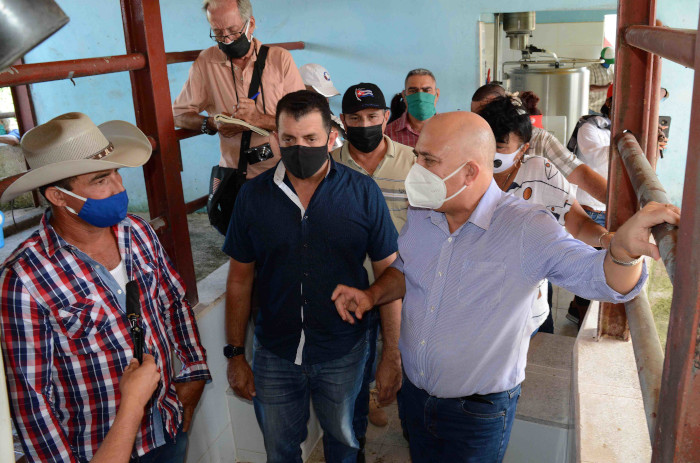 Camagüey: Morales Ojeda visita lugares de interés económico-social