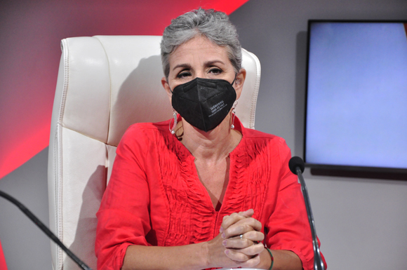    De acuerdo a la Dra. Yamila González Ferrer, Profesora Titular y Vicepresidenta de la Unión Nacional de Juristas de Cuba, el tema de la igualdad de género y el derecho de las mujeres es uno de los de mayor impacto en este anteproyecto. Según dijo, “ahora se reconocen en mayor amplitud sus derechos, en toda una diversidad relacionada con la edad, la orientación sexual o el color de la piel”.Foto: Roberto Garaicoa.
