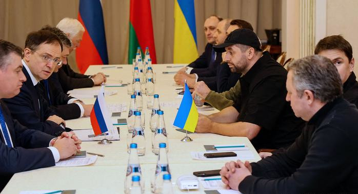 Kiev alarga negociaciones con Rusia