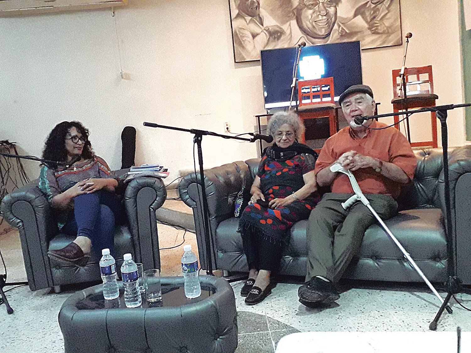 Kris González junto a sus “padres políticos” Adys Cupull y Froilán González, tres admiradores del pueblo camagüeyano que aportan a la cultura con especial arraigo. Fotos: De la autora
