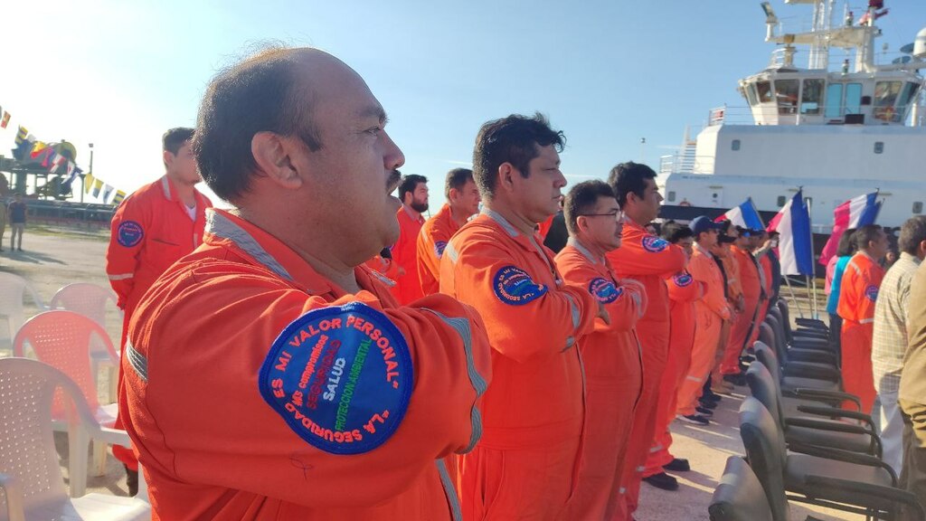 Despedida a buques mexicanos que enfrentaron incendio