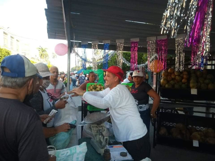 Feria comercial despide etapa estival