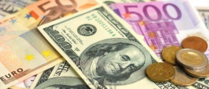 El euro se sigue depreciando ante el dólar