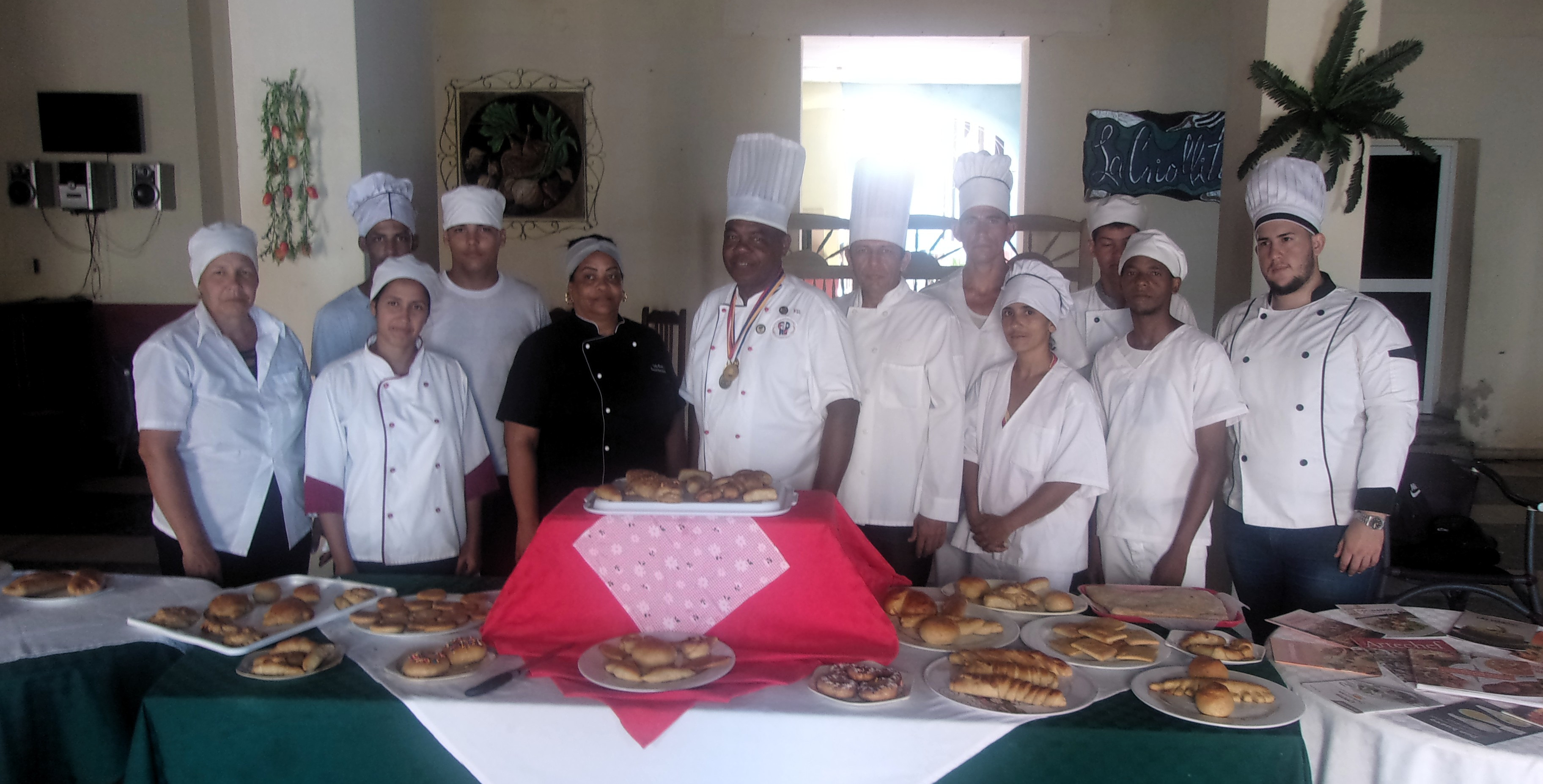 Jóvenes concluyen curso de panadería en la Asociación Culinaria 