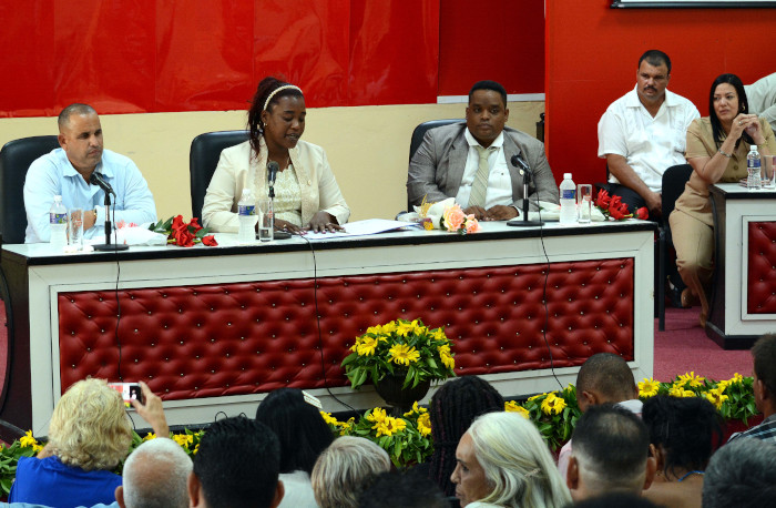 Pueblo toma posesión en sus asambleas municipales del Poder Popular