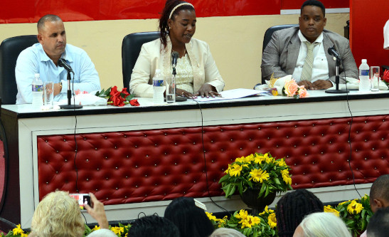 Pueblo toma posesión en sus asambleas municipales del Poder Popular