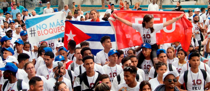 Resaltan papel de los universitarios en el desarrollo nacional
