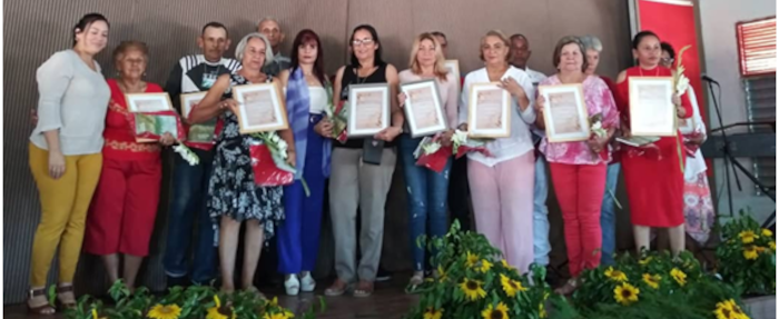 Educadores camagüeyanos obtienen reconocimiento Especial del MINED