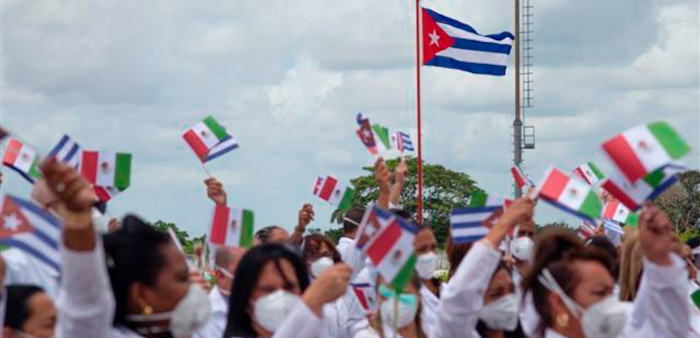 México contrata otros 119 médicos cubanos