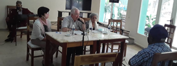  Froilán y Adys hablaron del Che para Camagüey 