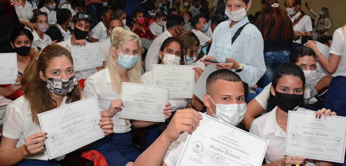 Con novedades, nueva graduación de maestros en Camagüey