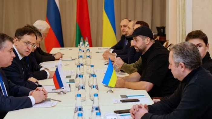 Las negociaciones ruso-ucranianas concluyeron este lunes en la ciudad belarusa de Gópel, luego de cinco horas de intercambios, y según los comentarios, fueron encontrados puntos importantes sobre los cuales se puede lograr un avance. Foto: Tomada de bbc.com Avanzar en diálogos de paz entre Rusia y Ucrania, interés de la ONU