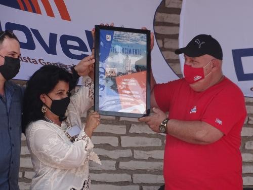 La Oficina del Historiador de la Ciudad de Camagüey felicitó a Dovel en su aniversario 20.
