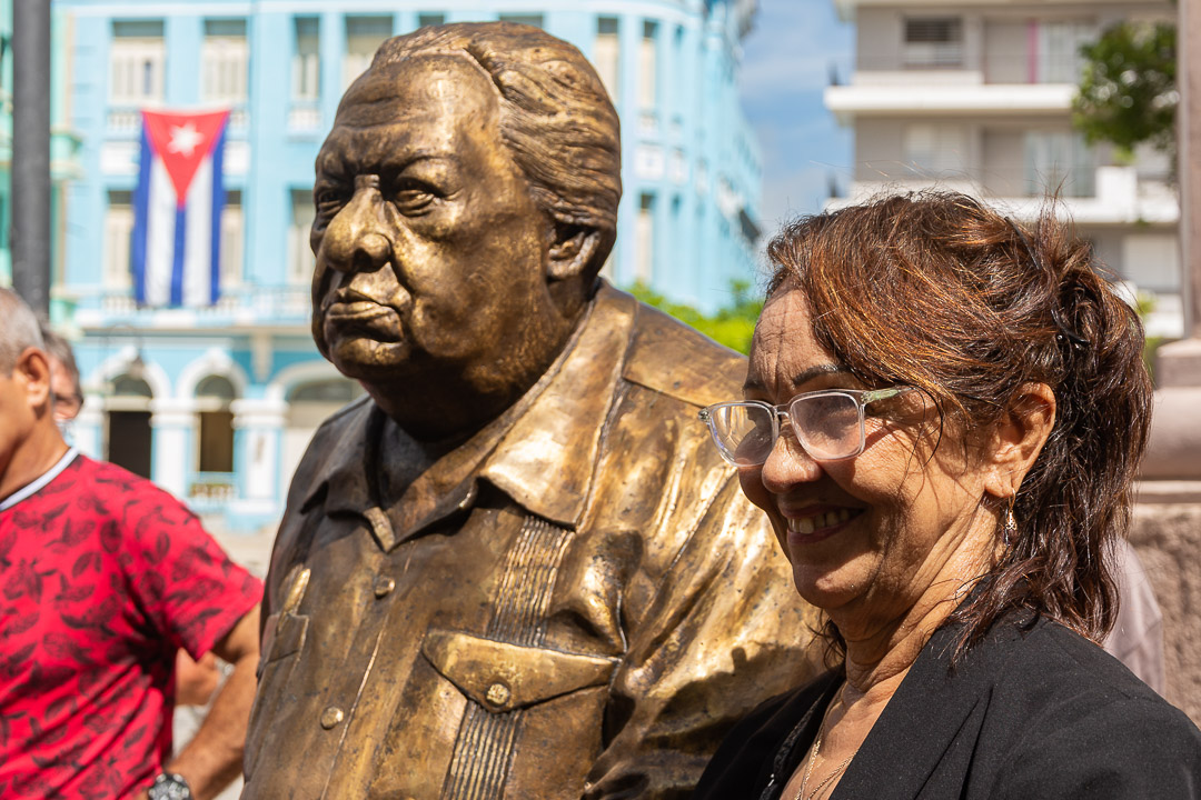 Fotos: Leandro Pérez Pérez/Adelante Nicolás Guillén en escultura de Martha Jiménez