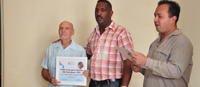 Premian a historiadores de Camagüey en su día