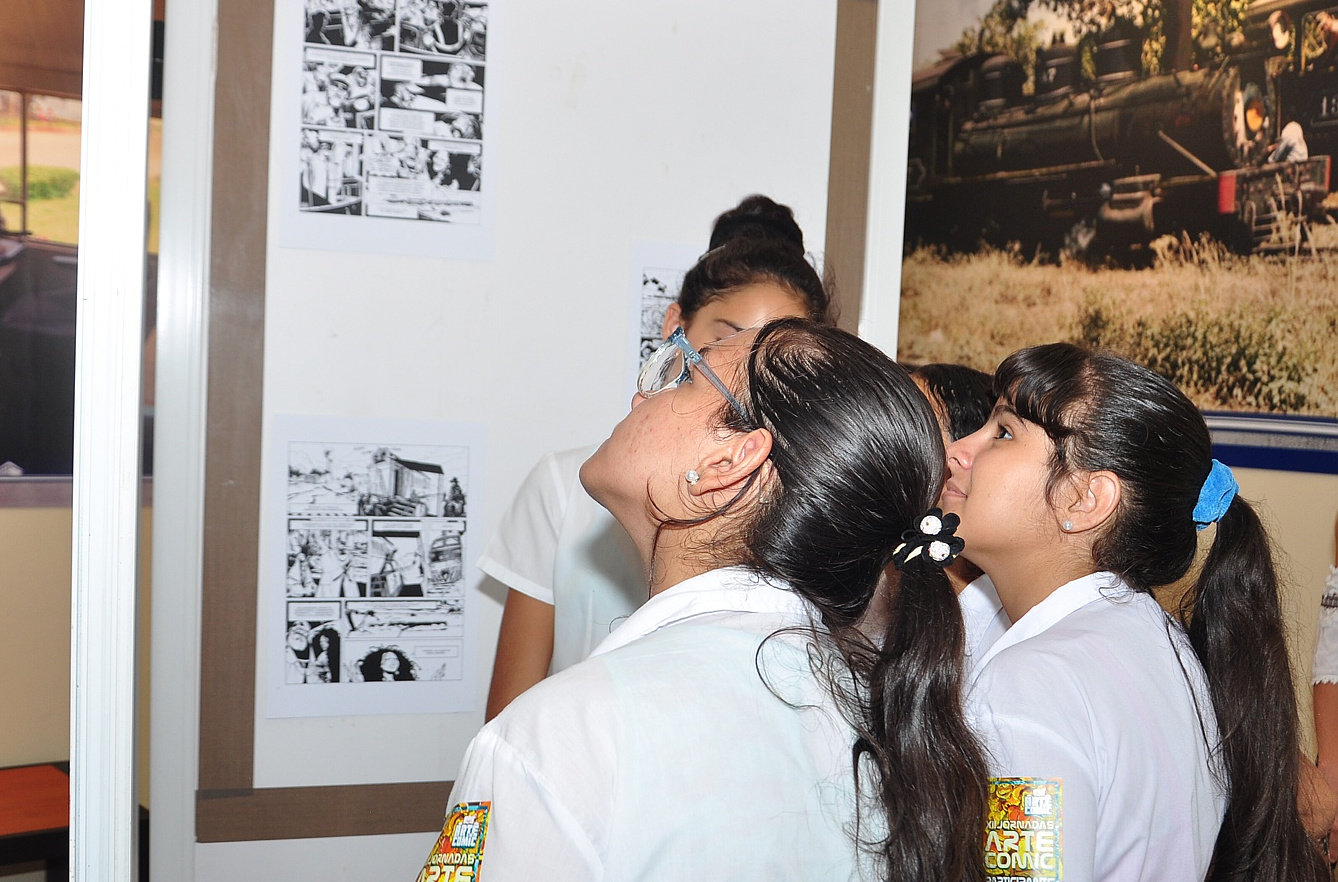 Jóvenes aprenden de historietas en ArteCómic 2022