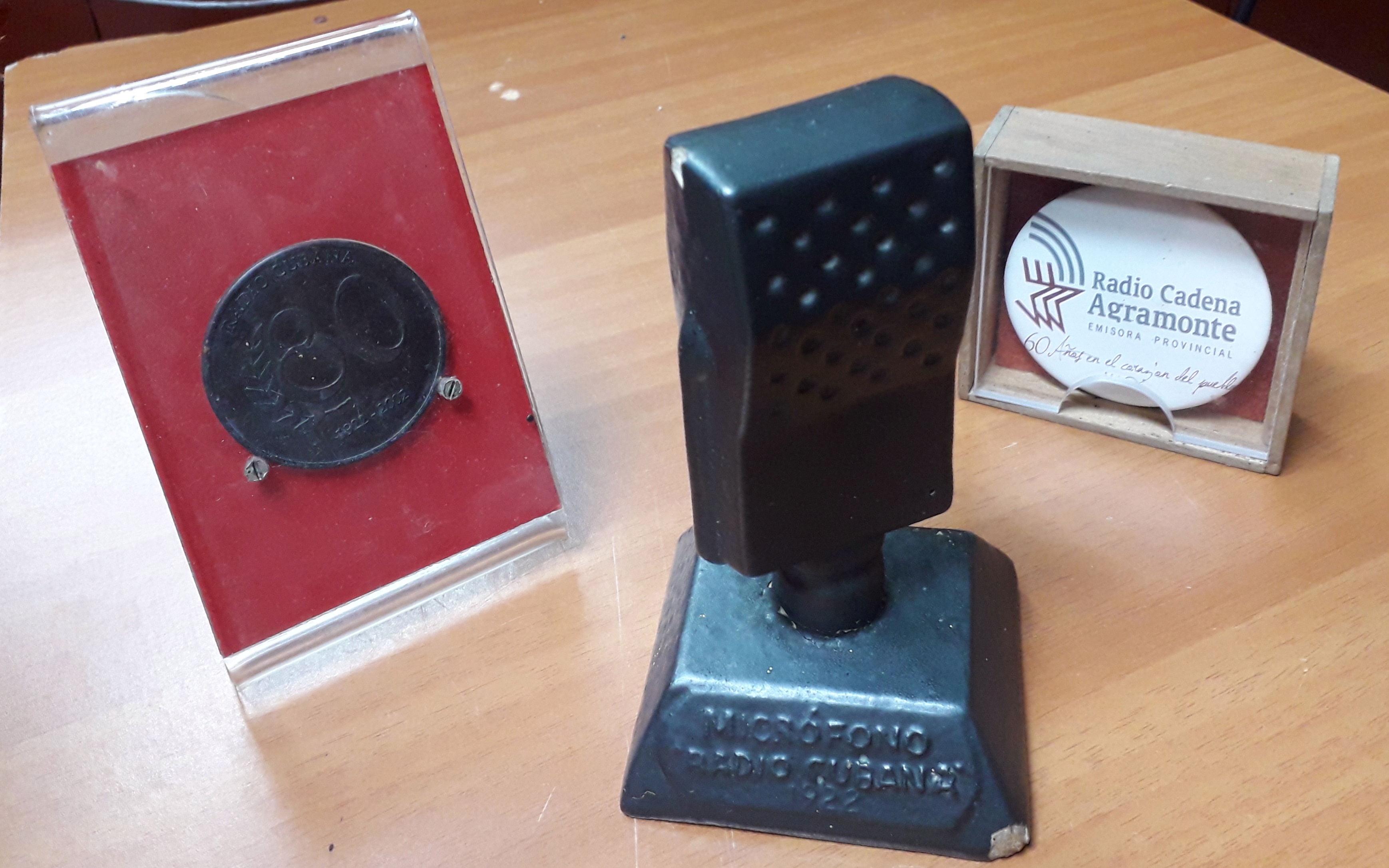 Los trofeos de un profesional del sonido.