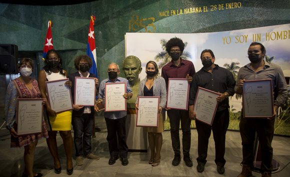 premios anuales prensa cubana