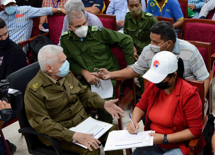 Fotos: Rodolfo Blanco Cué/ ACN Recuperación eléctrica y cemento ocupan en Nuevitas visita de Ramiro Valdés