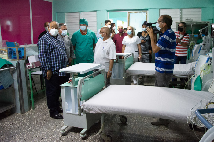 Recorre Federico Hernández instituciones de Salud