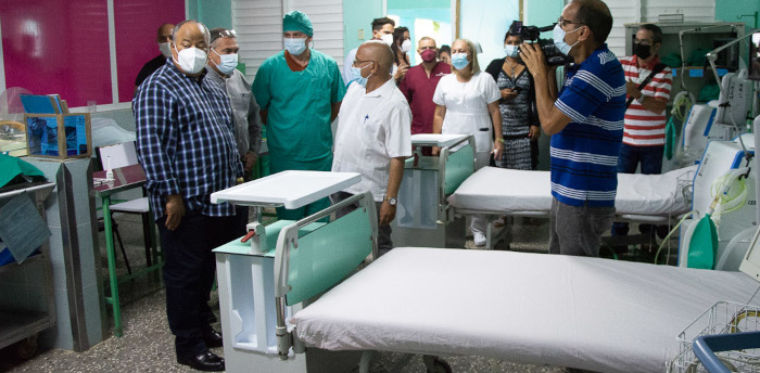Recorre Federico Hernández instituciones de Salud