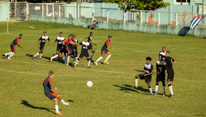 Fotos: Leandro Pérez Pérez/ Adelante Miuras vencen a Titanes y se afianzan en lo alto