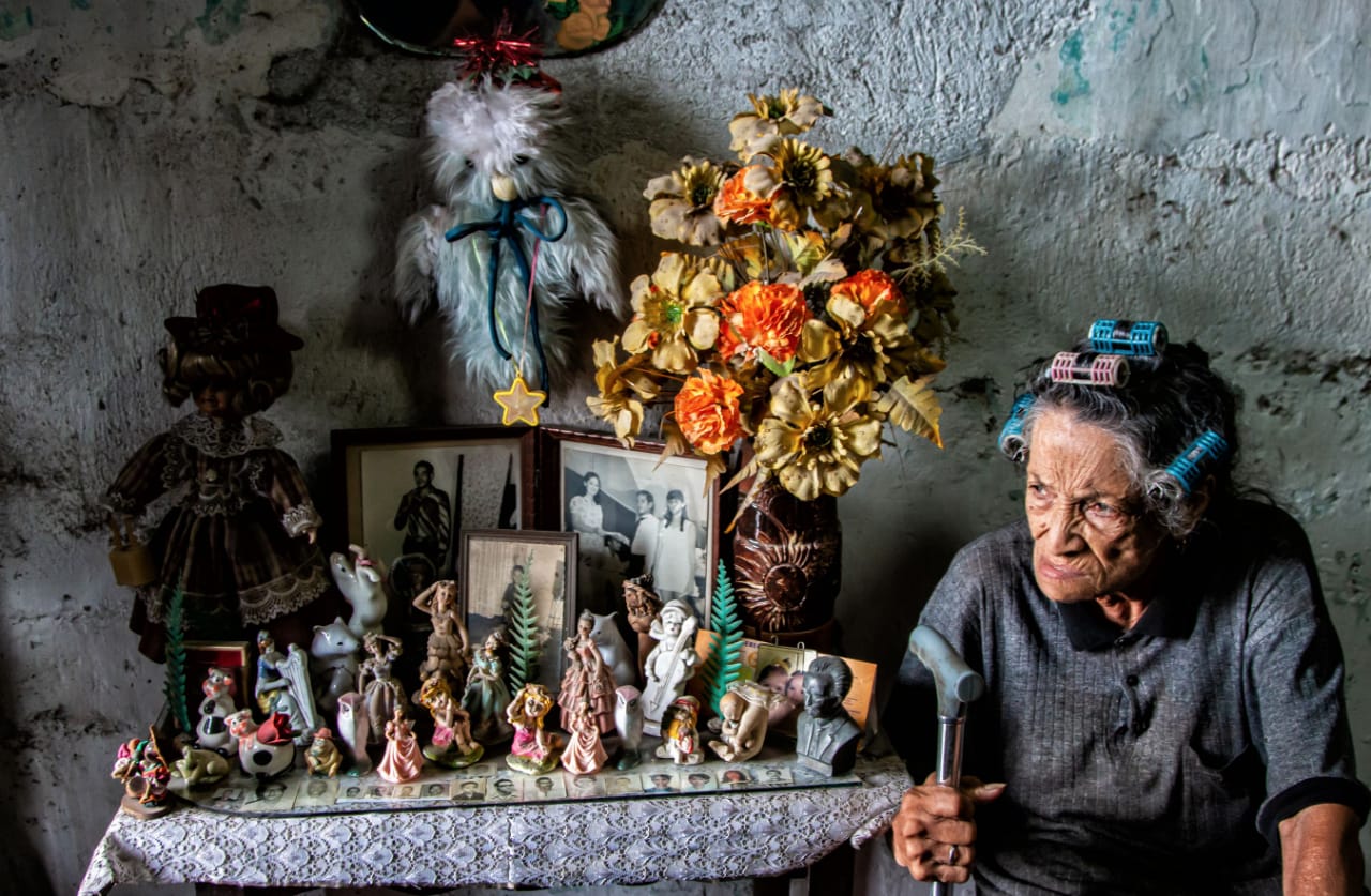 Niñez y vejez en las fotos de Casa de Muñecas