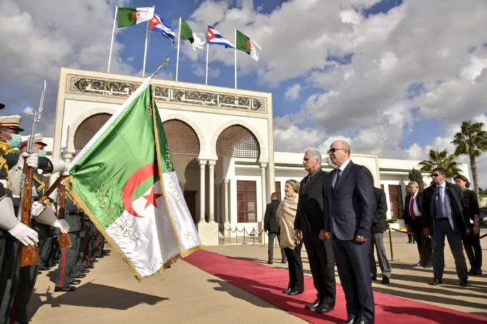 Presidente cubano Despedido por el Primer Ministro de Argelia. Foto: Tomada de cubadebate.cu Finalizó visita oficial del Presidente Díaz-Canel a Argelia