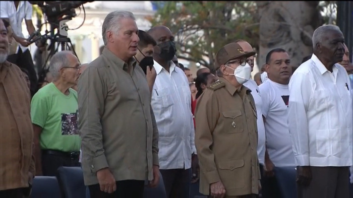 Foto: Tomada de prensa-latina.cu Presidieron Raúl Castro y Díaz-Canel conmemoración en Cienfuegos