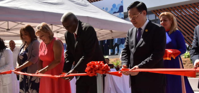 Fábrica de detergente y parque fotovoltaico inaugurados en Mariel 