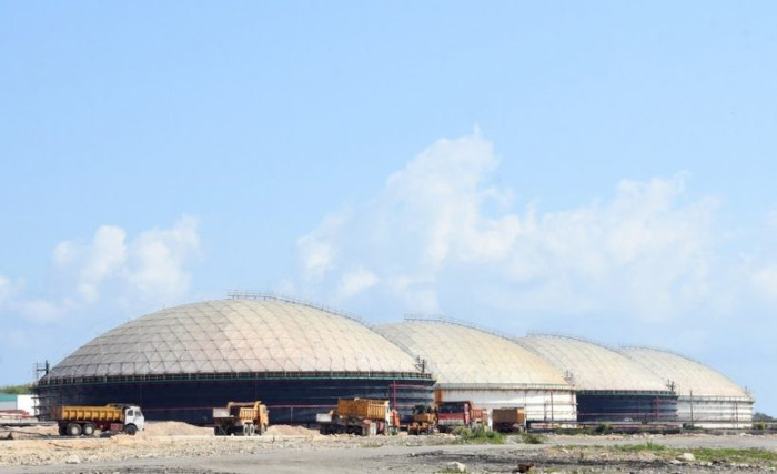 Foto: Tomada de giron.cu Ejecutan montaje de tanque de combustible en Base de Supertanqueros