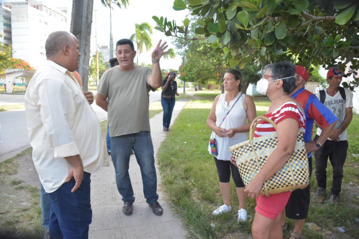 El pueblo al bate…