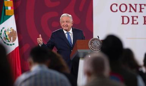 Presidente mexicano denuncia campaña contra vacunas cubanas