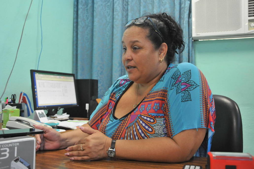 María Angélica Taboada Camba, especialista comercial del Poligráfico, recuerda con orgullo las recientes tiradas especiales de los semanarios La Demajagua de Granma, y el Sierra Maestra de Santiago de Cuba, en saludo a la efeméride del Moncada.