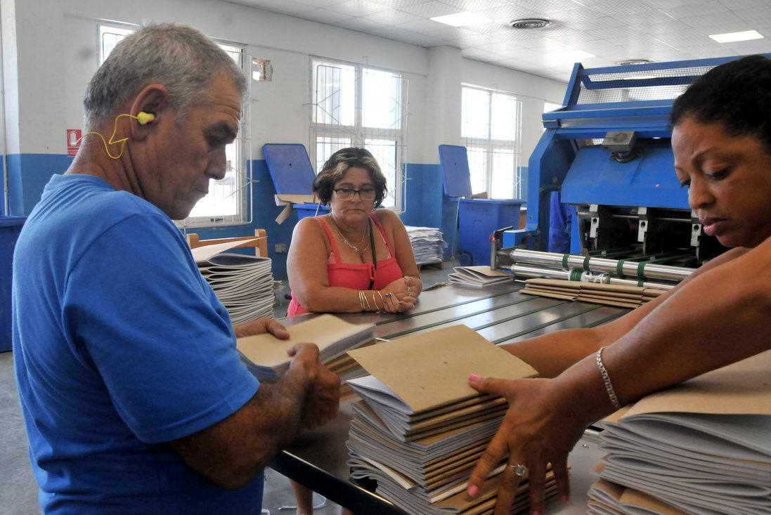 El Poligráfico villaclareño está comprometido con la producción de libretas con destino a Villa Clara, Matanzas, La Habana, Pinar del Río, Cienfuegos y Sancti Spíritus.