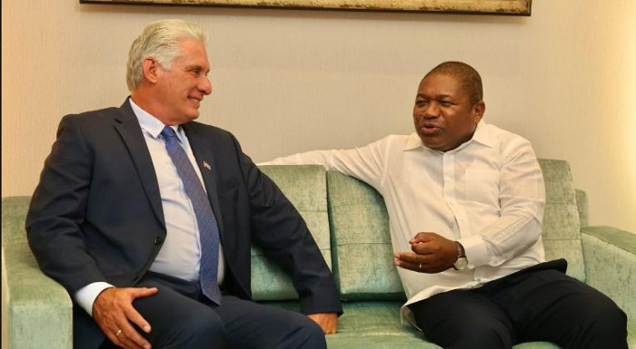 Concluye el presidente @DiazCanelB  su visita a #Mozambique. En el aeropuerto internacional de Maputo lo despidió el presidente @filipe_nyusi. Foto: @PresidenciaCuba Presidente cubano finaliza visita a Mozambique