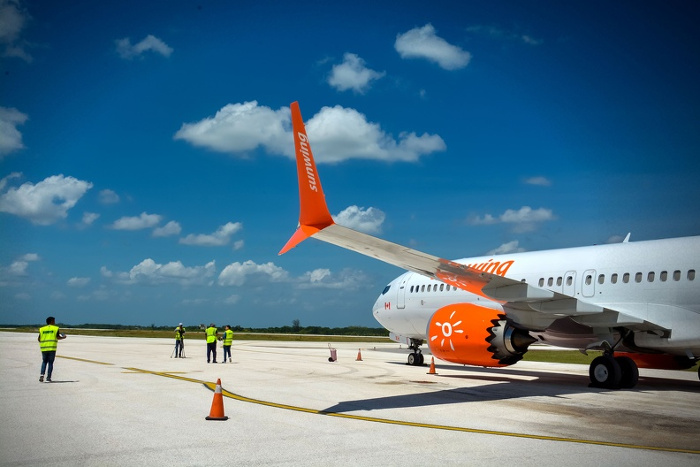 Abren Aeropuerto de Holguín tras accidente de avión canadiense 